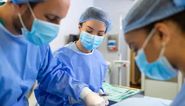 Virohan healthcare students in Operation Theatre Technology (OTT) training