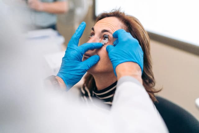 Contact Lens Specialist